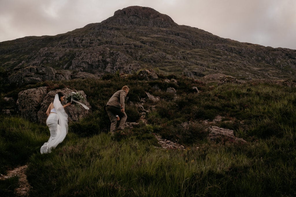 bride and groom at the Three sisters Glencoe valley